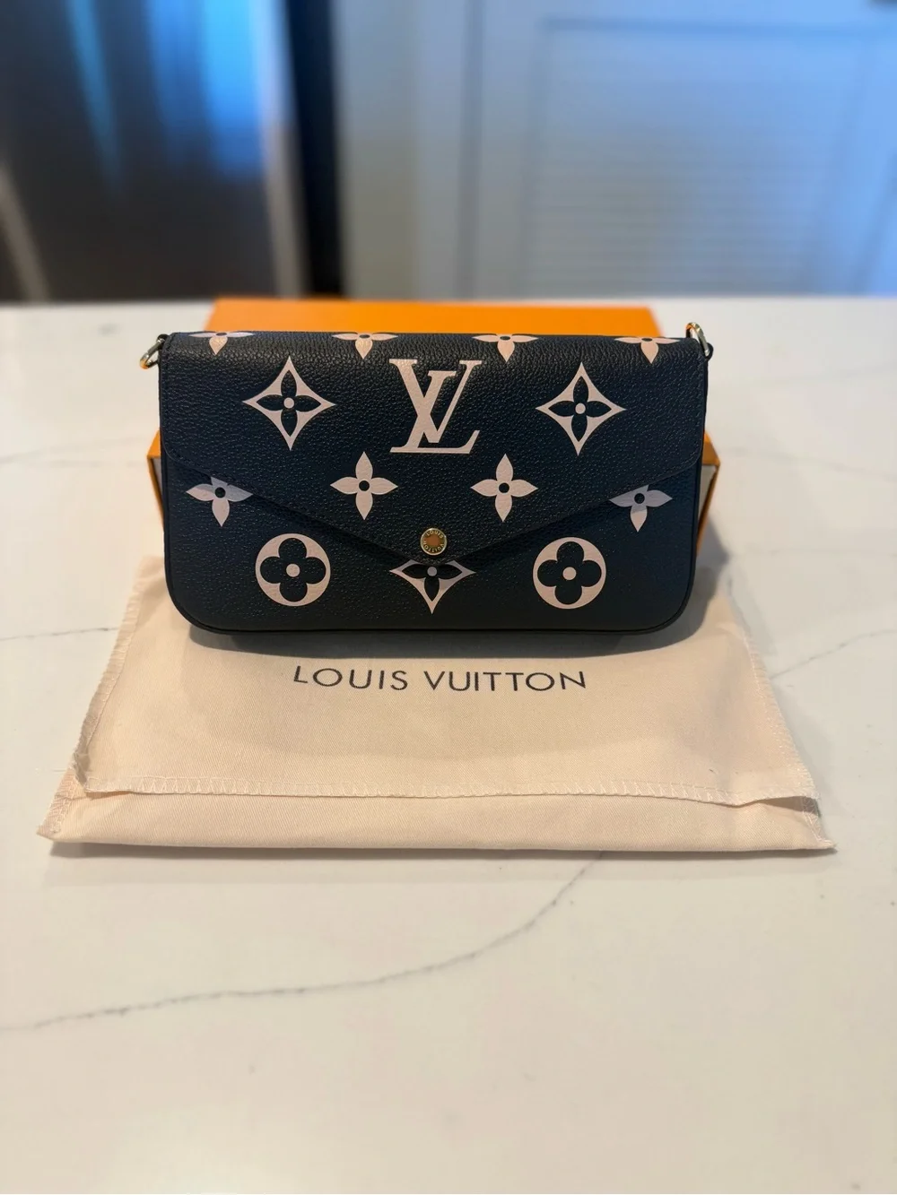 Louis Vuitton Pochette Félicie Black Monogram - Great condition